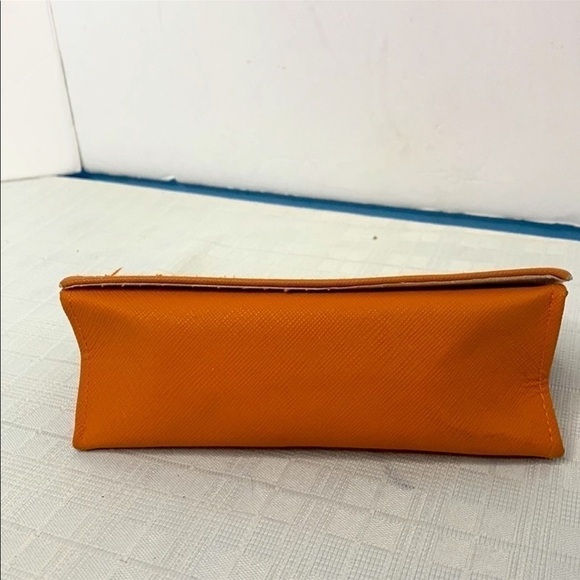 Tory Burch Glasses / Sunnies case in Orange with gold tone emblem - Picture 7 of 7